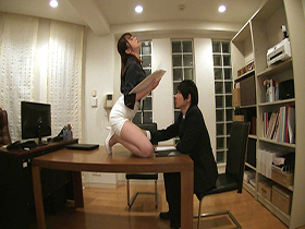 着衣性交桃尻人妻秘書~新妻秘書と過ごす2泊3日のレンタルオフィス~レンタル妻・ゆうは　サンプル画像11